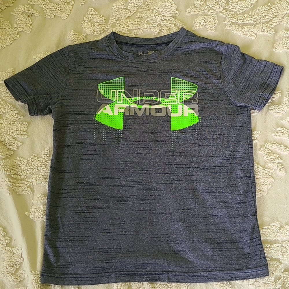 Boys Under Armour shirts youth medium